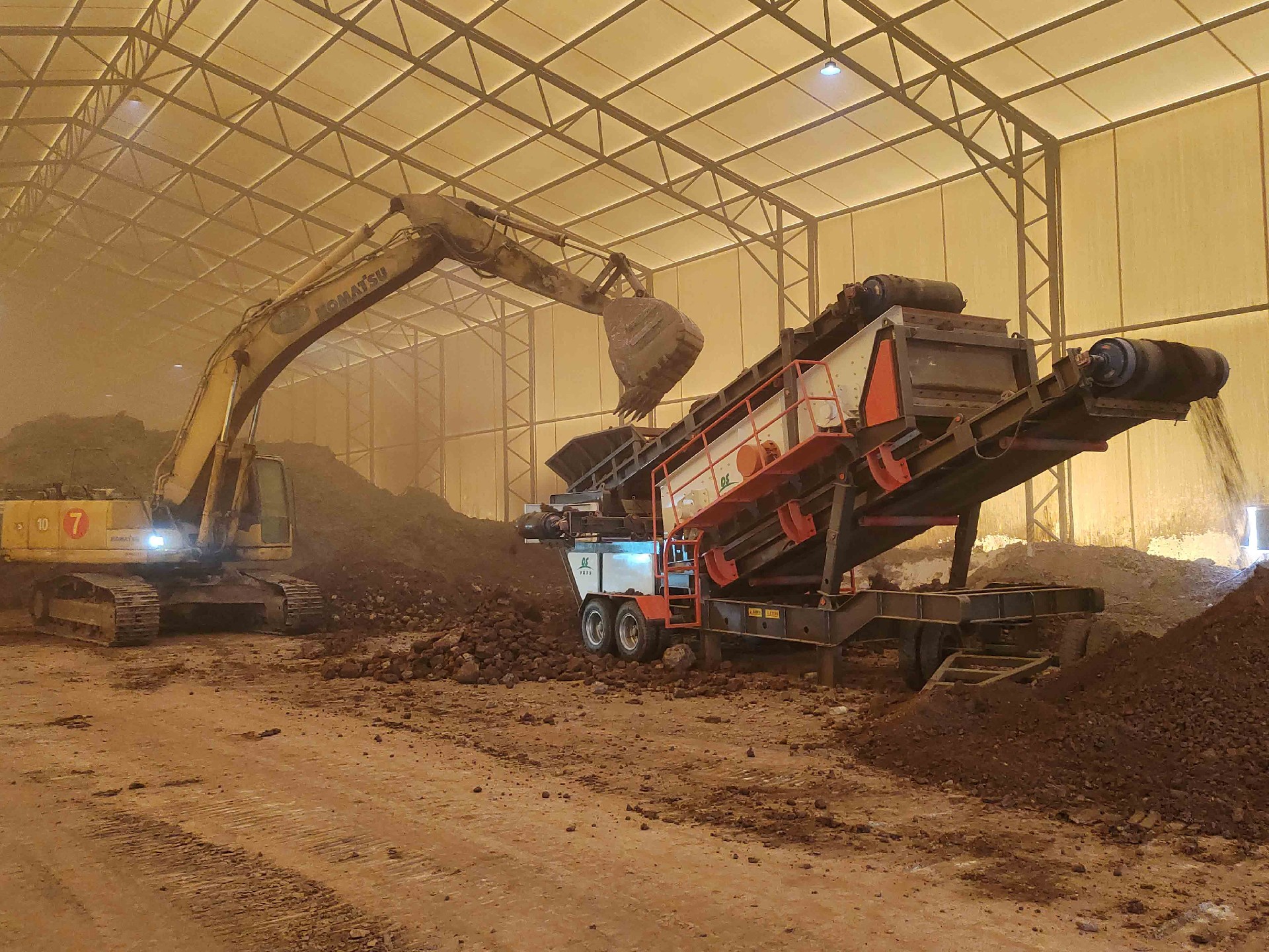 重慶移動篩分車處理現(xiàn)場